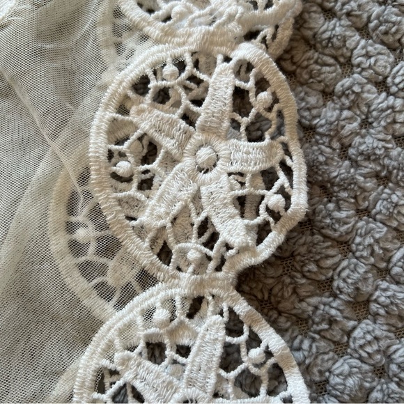 POL White Sheer Mesh Floral Embroidered Long Line Swimsuit Cover Up One - Picture 4 of 8